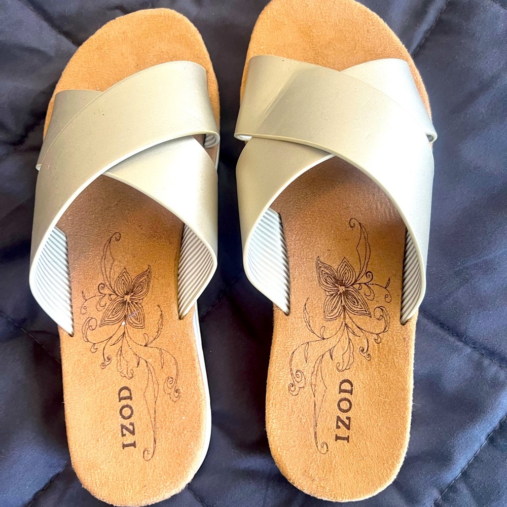 Only worn once Izod sandals